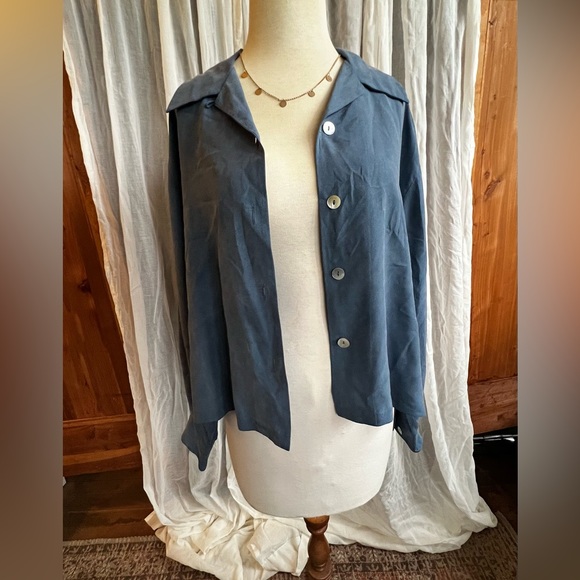 100% Silk Top 🛍 4/$15 Bundle and Save!📦 - Picture 2 of 4